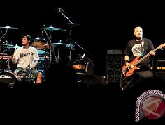 Band Netral Ganti Nama